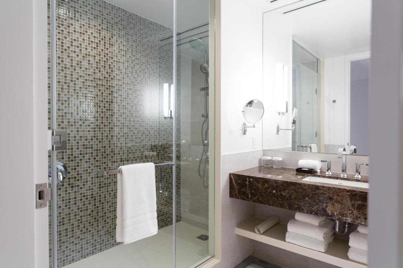 Sutton Place Hotel Toronto Bagian luar foto