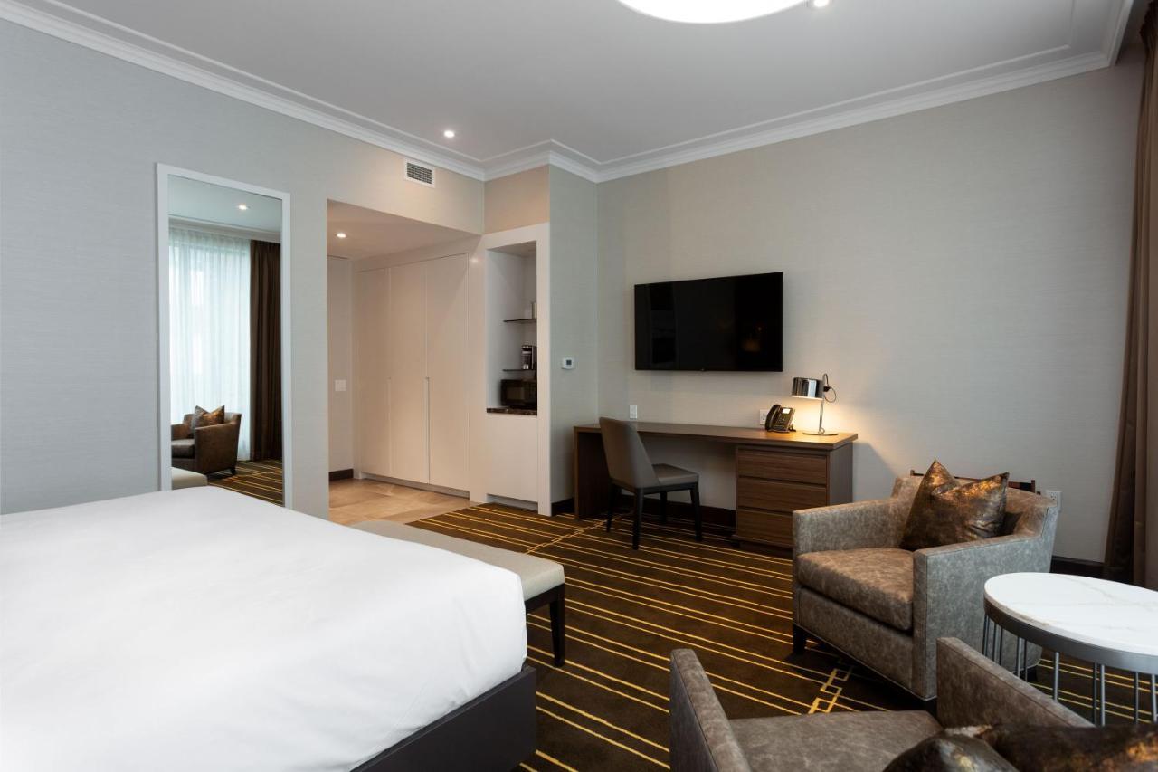 Sutton Place Hotel Toronto Bagian luar foto