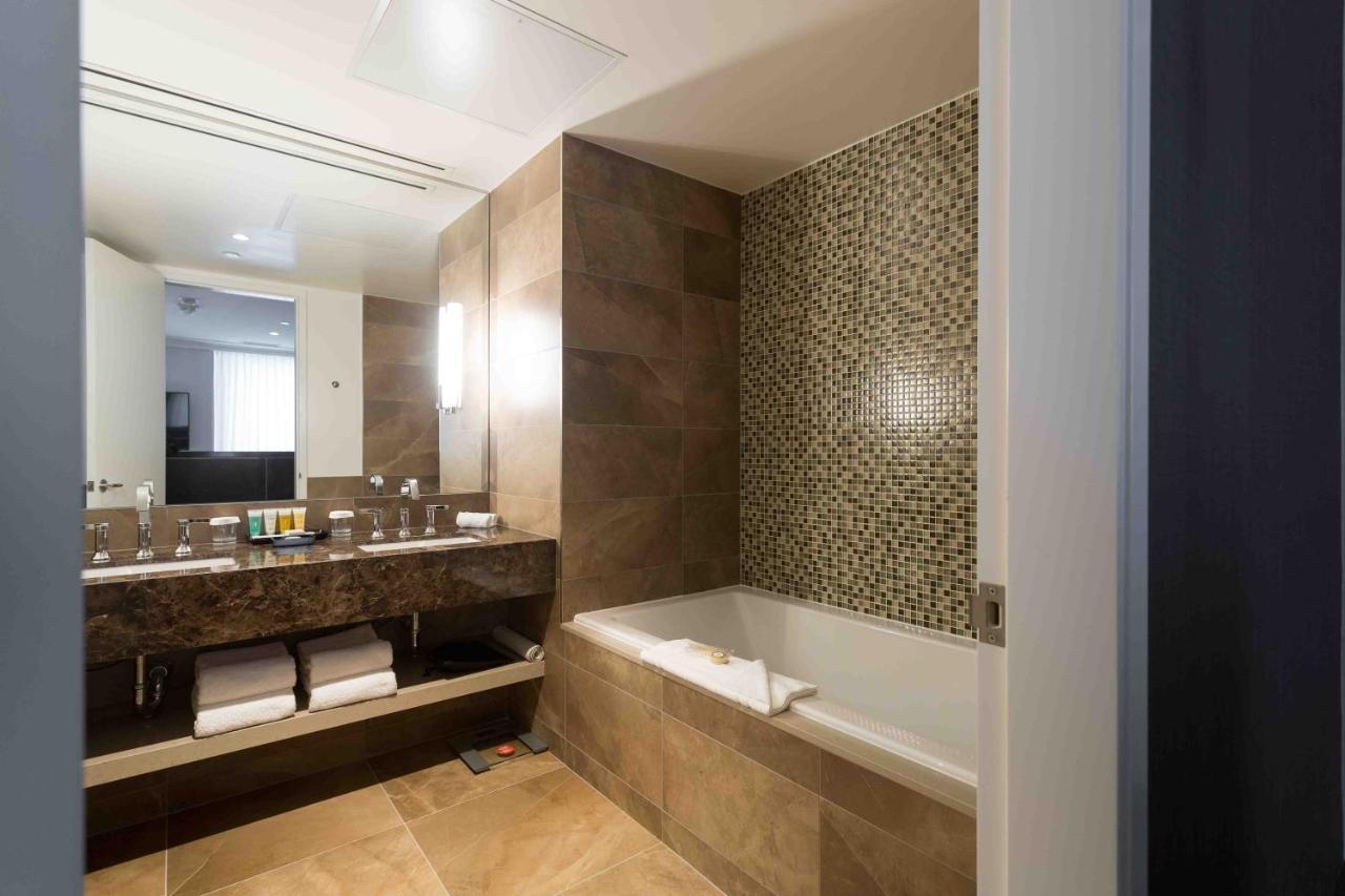 Sutton Place Hotel Toronto Bagian luar foto