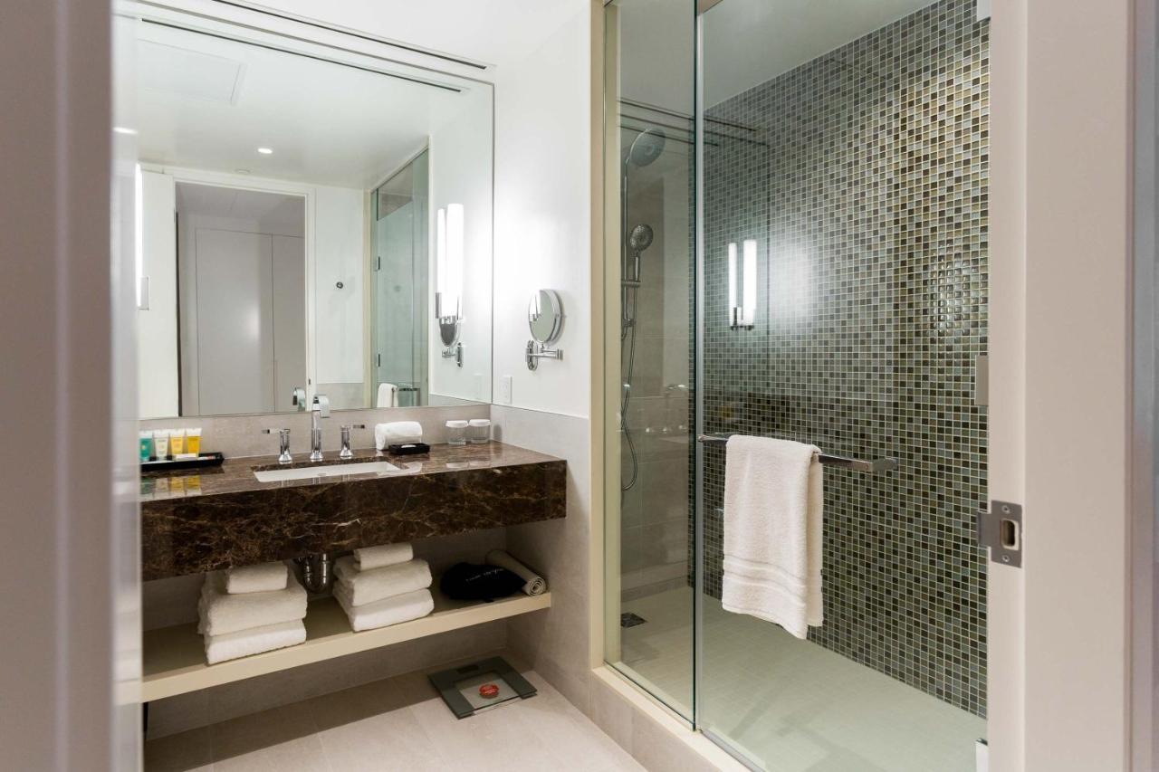 Sutton Place Hotel Toronto Bagian luar foto