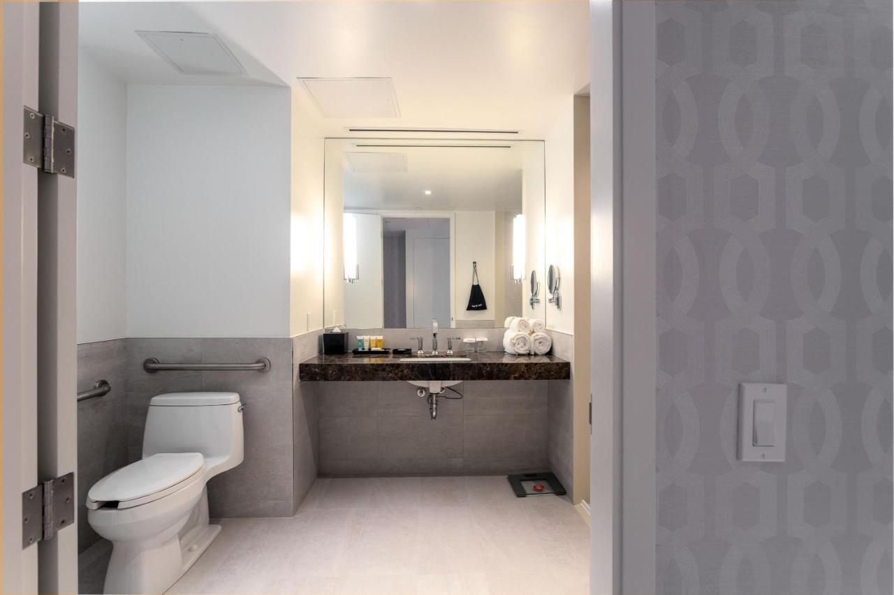 Sutton Place Hotel Toronto Bagian luar foto