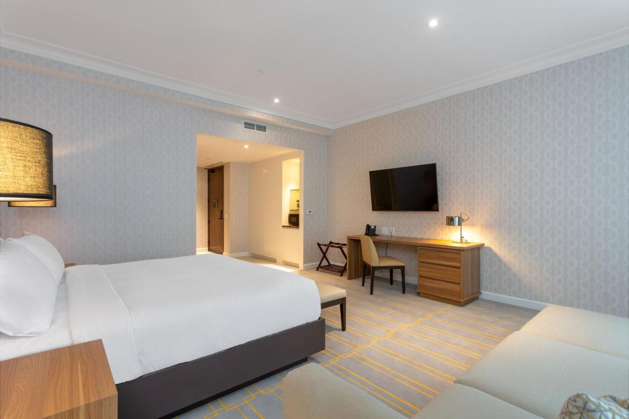 Sutton Place Hotel Toronto Bagian luar foto