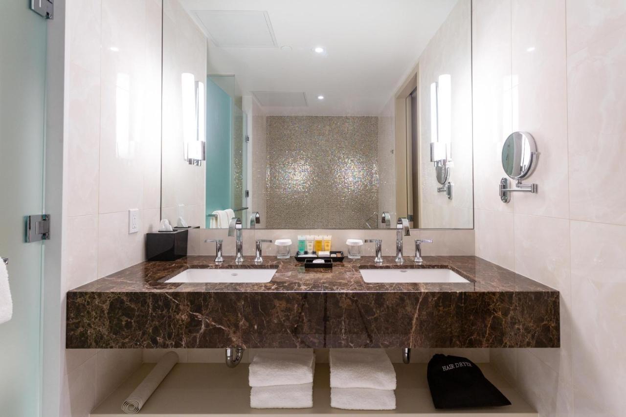Sutton Place Hotel Toronto Bagian luar foto